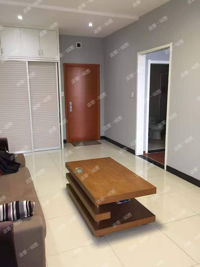 新世纪小学对面一室一厅，二室一厅，精装修出租