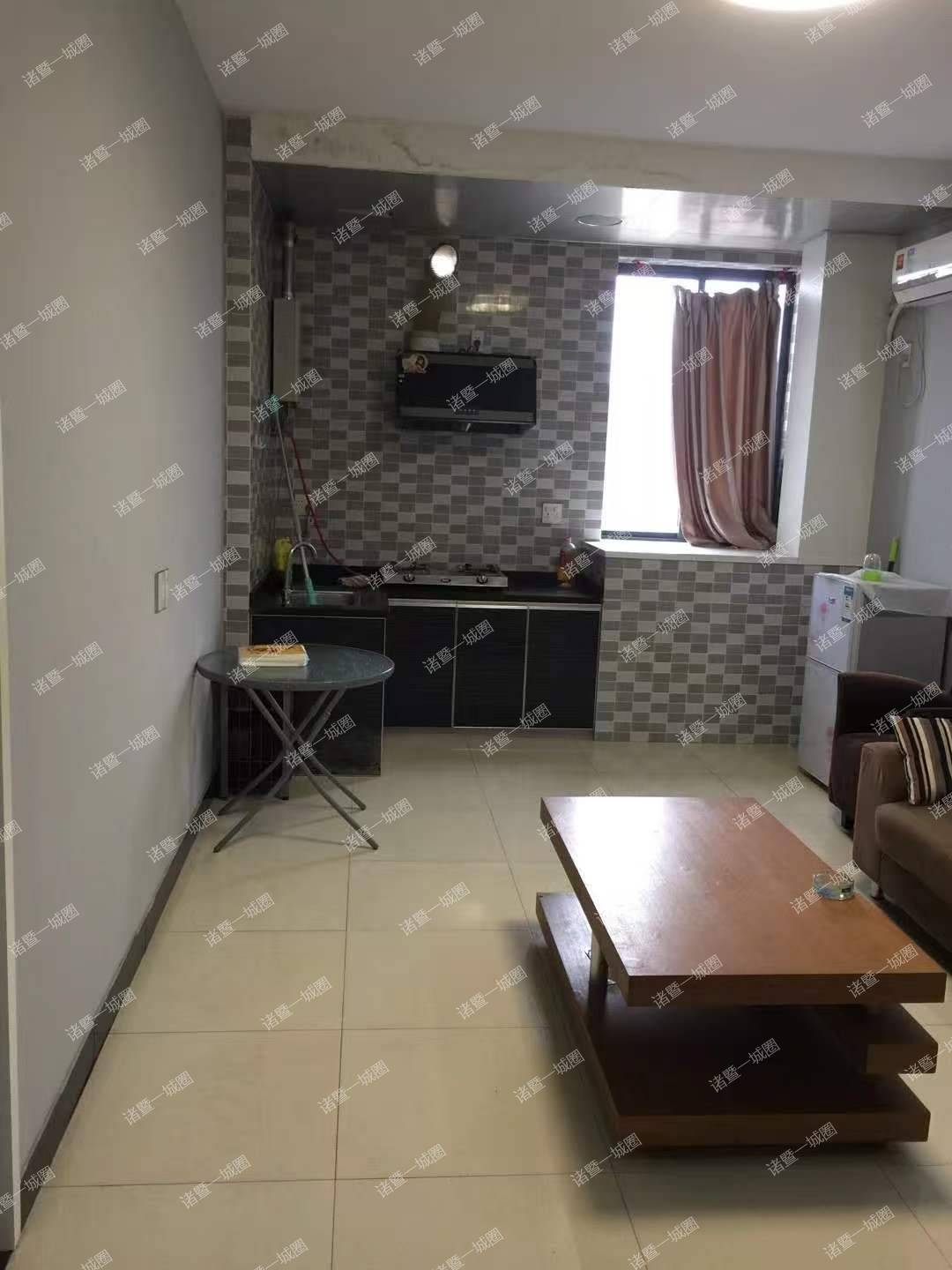 新世纪小学对面一室一厅，二室一厅，精装修出租