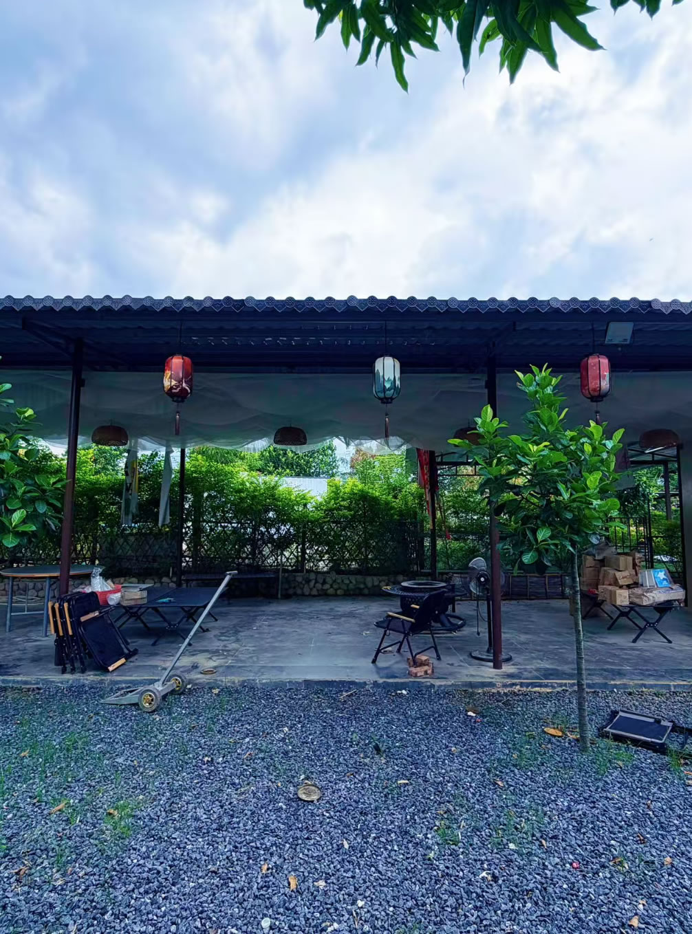 【招商/出租】700 多平大院，停车方便！