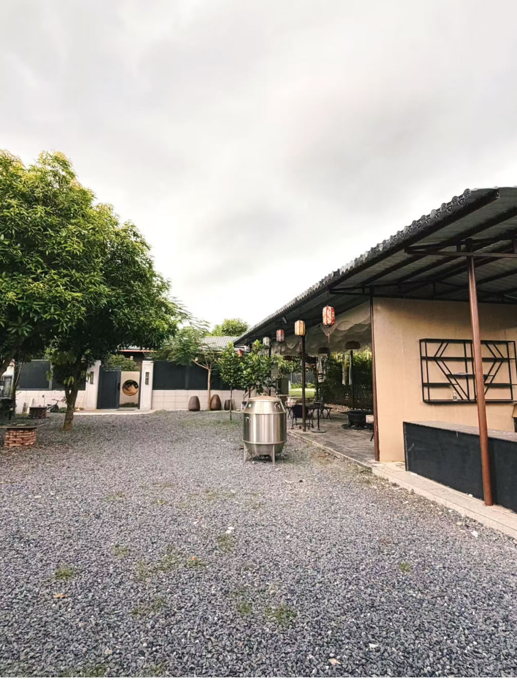 【招商/出租】700 多平大院,停车方便!