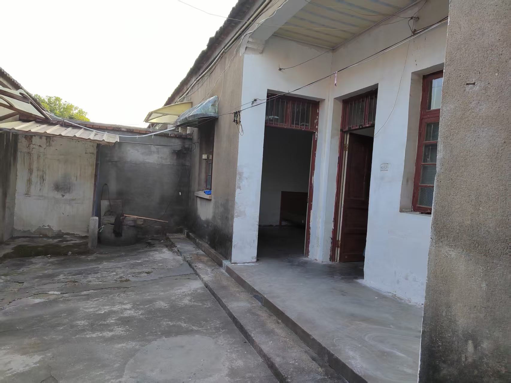 望江路篮球场东侧东北小院（原陈家小院）后面平房二大二小四间对外整体出租