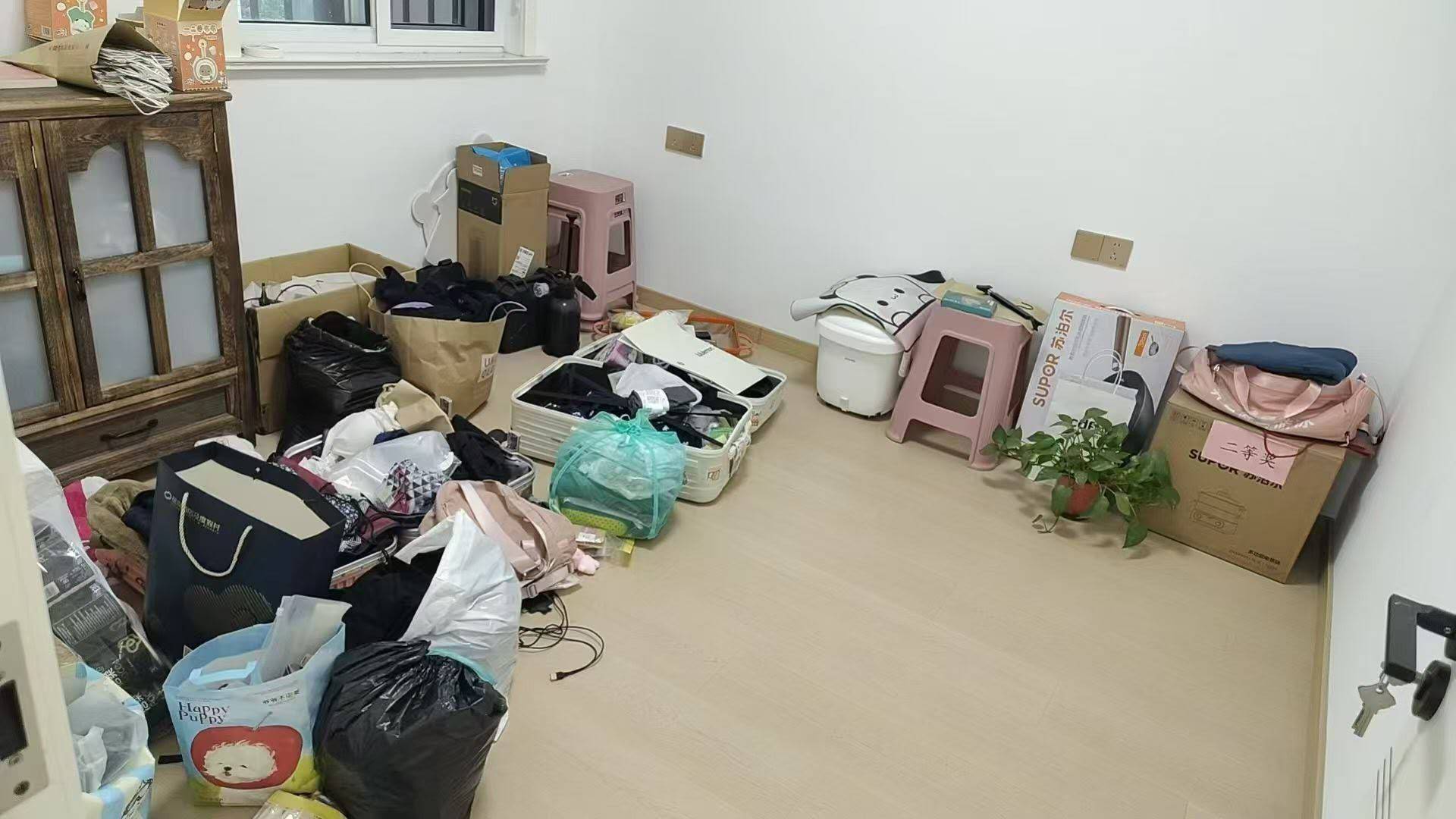 出售！佳源电梯房最好楼层.三室两厅两卫.