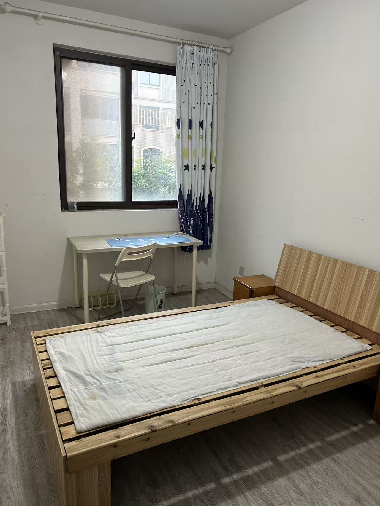 书香华府步梯4楼面积约94平方