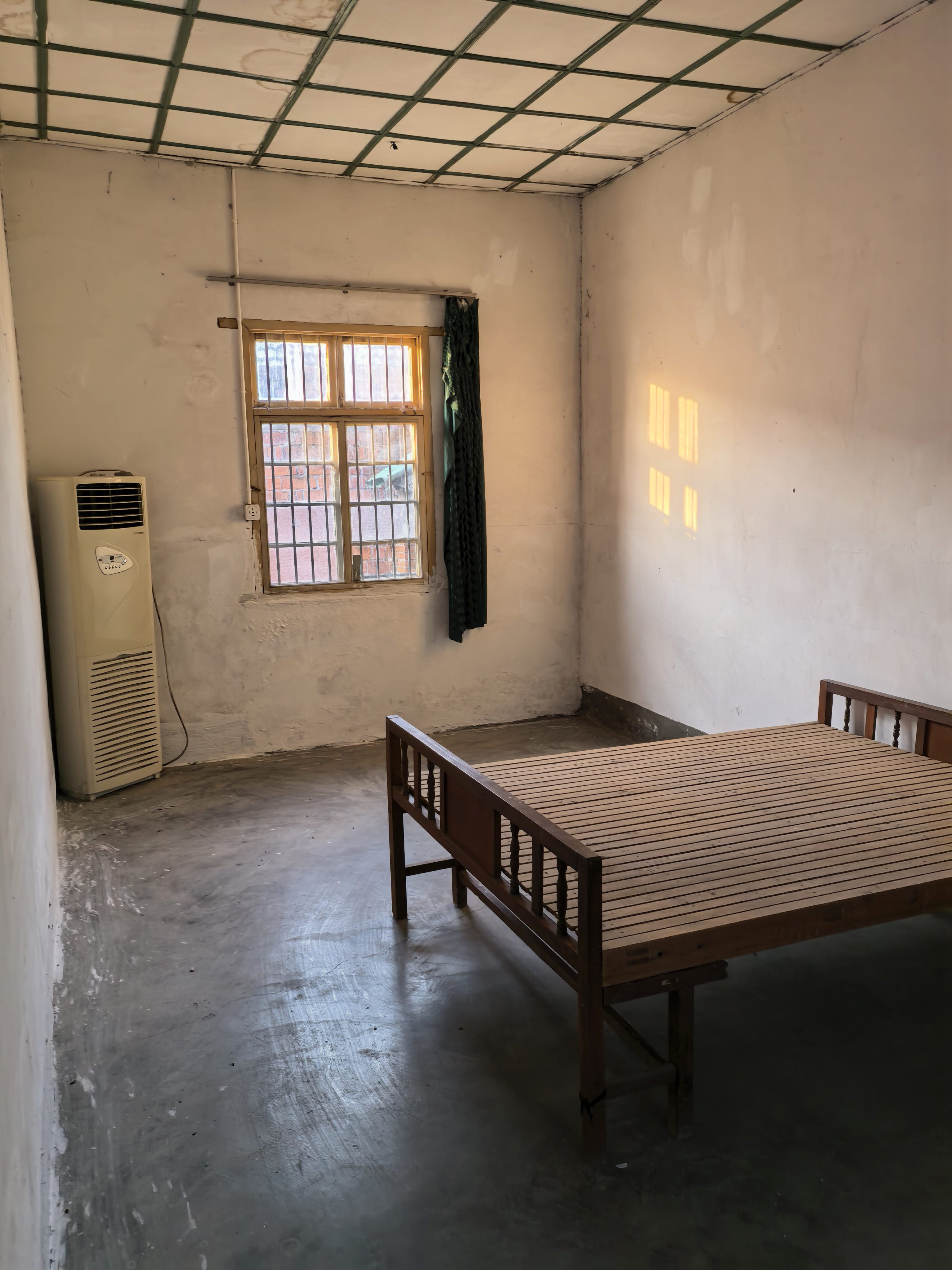 望江路篮球场东侧东北小院（原陈家小院）后面平房二大二小四间对外整体出租