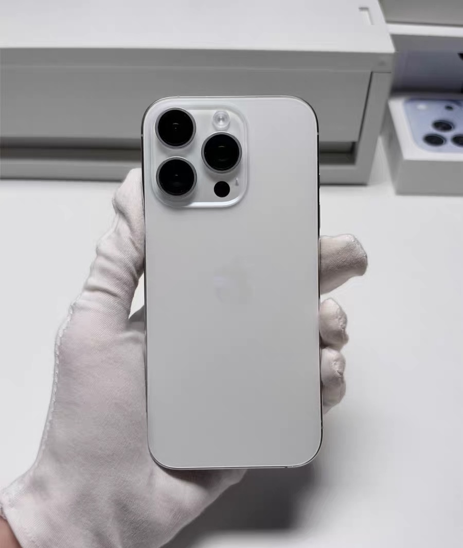 转让iPhone16 Pro 白色钛金属 256G,国行双卡 全原装无拆无修,没有动过螺丝,ID可以正常退出,不是监管机、配置机,系统可正常升级 电池健康89%,功能全部正常 4650元,顺丰包邮;普宁