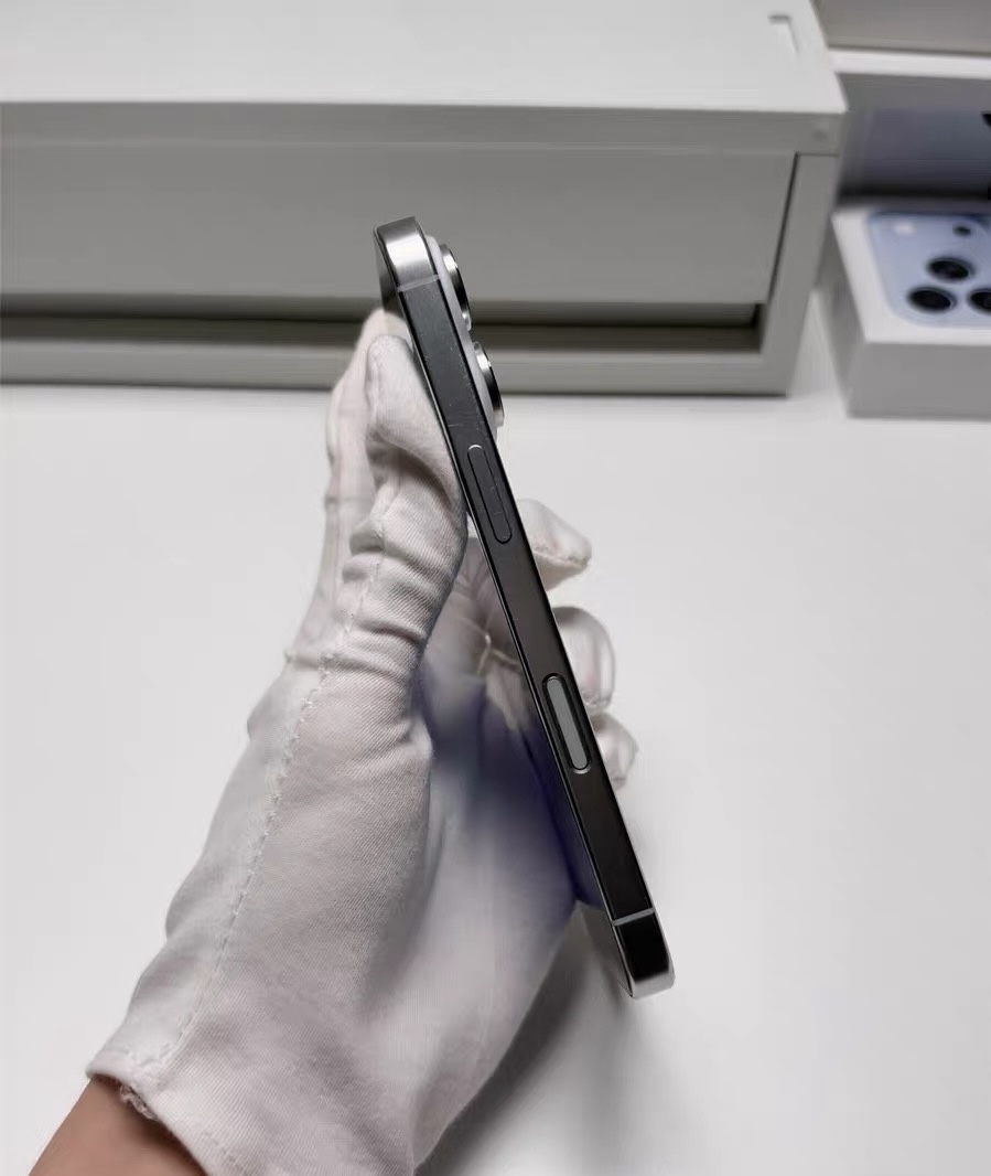 转让iPhone16 Pro 白色钛金属 256G，国行双卡 全原装无拆无修，没有动过螺丝，ID可以正常退出，不是监管机、配置机，系统可正常升级 电池健康89%，功能全部正常 4650元，顺丰包邮；普宁
