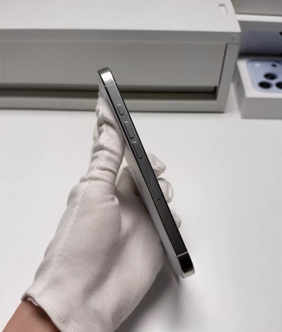 转让iPhone16 Pro 白色钛金属 256G，国行双卡 全原装无拆无修，没有动过螺丝，ID可以正常退出，不是监管机、配置机，系统可正常升级 电池健康89%，功能全部正常 4650元，顺丰包邮；普宁