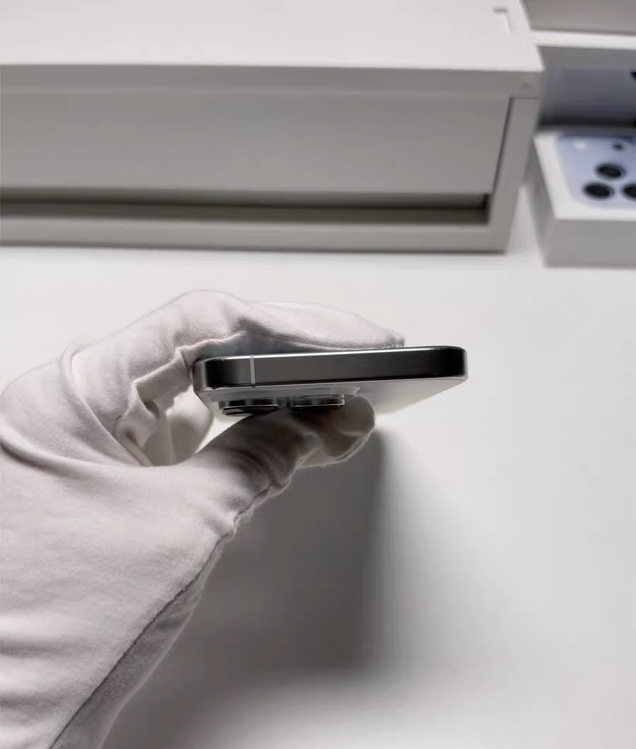 转让iPhone16 Pro 白色钛金属 256G，国行双卡 全原装无拆无修，没有动过螺丝，ID可以正常退出，不是监管机、配置机，系统可正常升级 电池健康89%，功能全部正常 4650元，顺丰包邮；普宁
