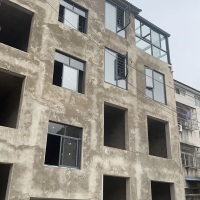 私房出售，建筑面积约120㎡，离中百，三...