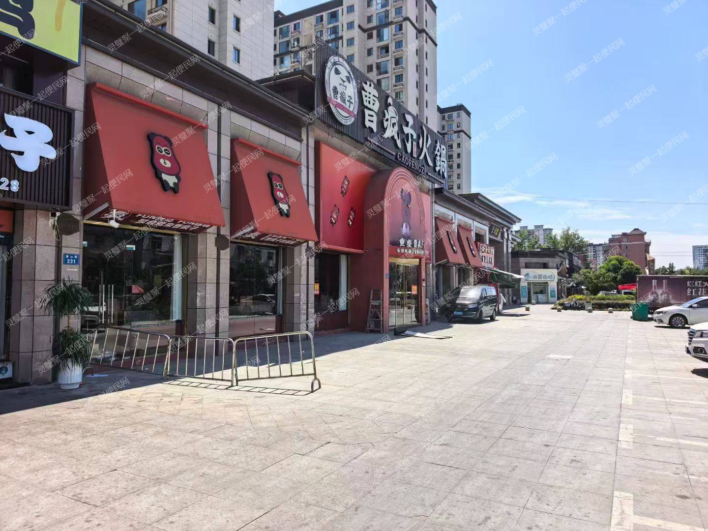 迪购物街南，金源里小区右手边七间门面房出租
