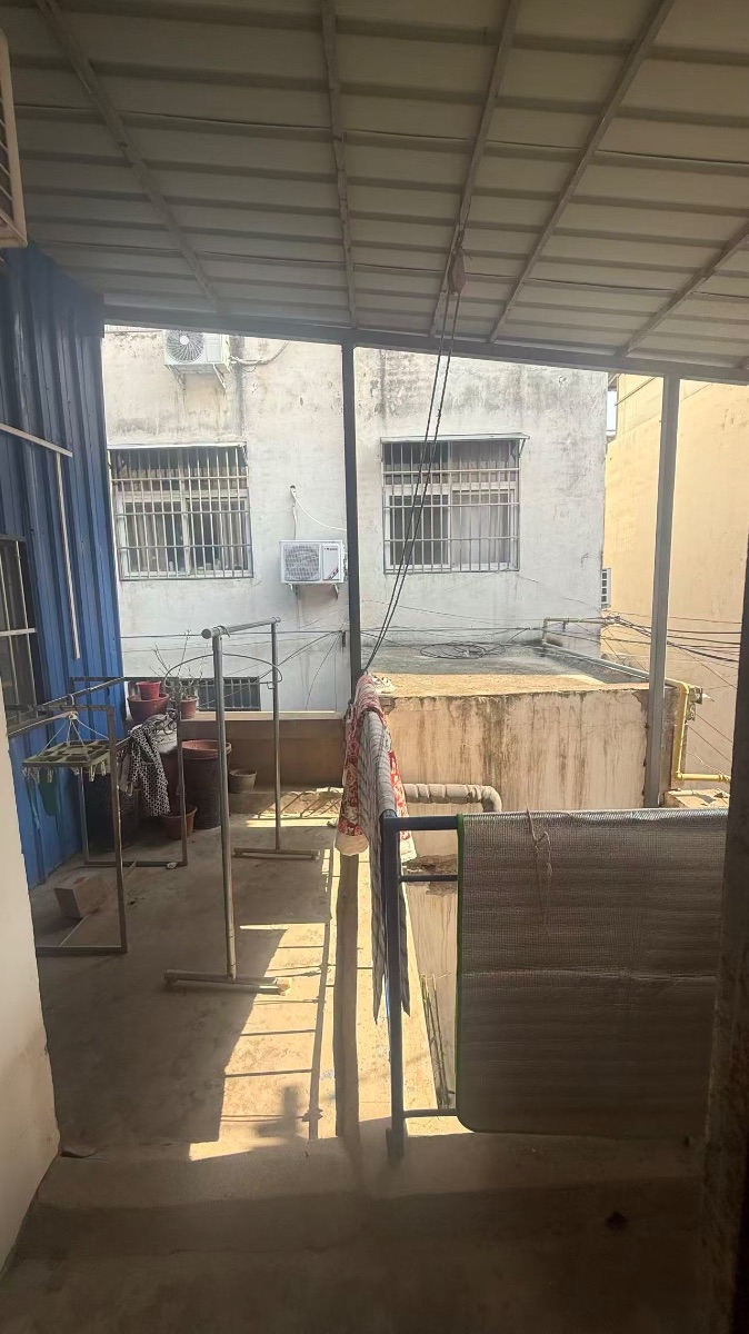 文化路西关小学东临北城墙两层小院出租