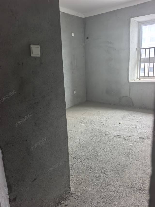有朋友亲戚要房子吗 淅川县高 书香家园15号13A楼132平方3室2厅 南边通透  毛坯房 大修基金已缴 大产权  设计合理 价好说 联系18603770036