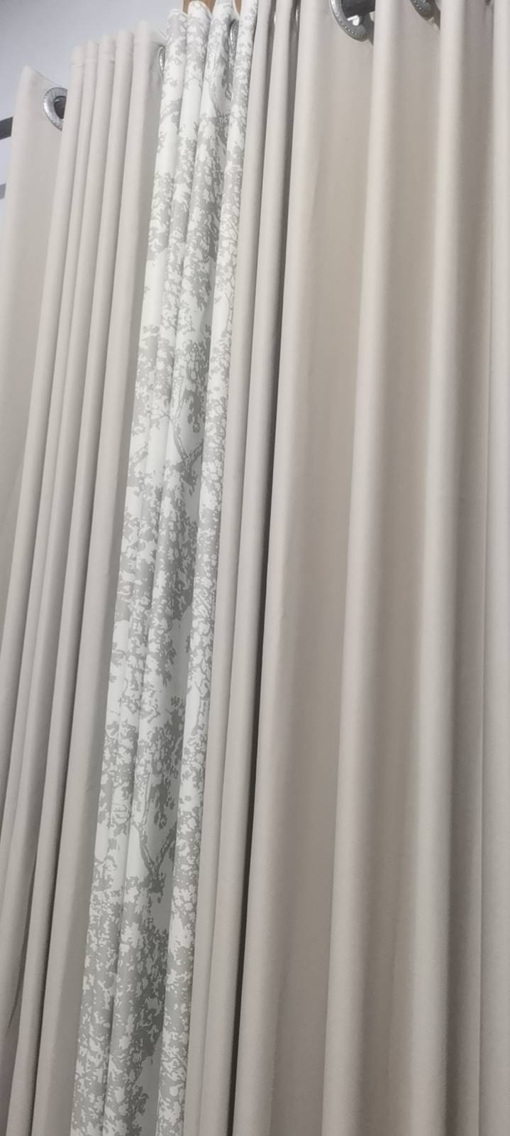 窗帘和沙帘