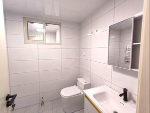 16094华希广场4楼124平精装未住带家具送车位62.8万