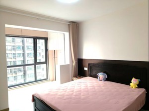 16094华希广场4楼124平精装未住带家具送车位62.8万