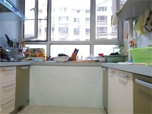 15231 金凤花园1楼132平 精装修带家具 59.8万