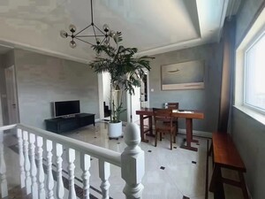 出售紫东佳苑顶复式送阳台6室4厅4卫220㎡ 售价105万