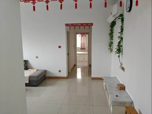 A7690华希广场电梯房,家具家电齐全.2室1厅1卫85㎡ 租金1380元/月