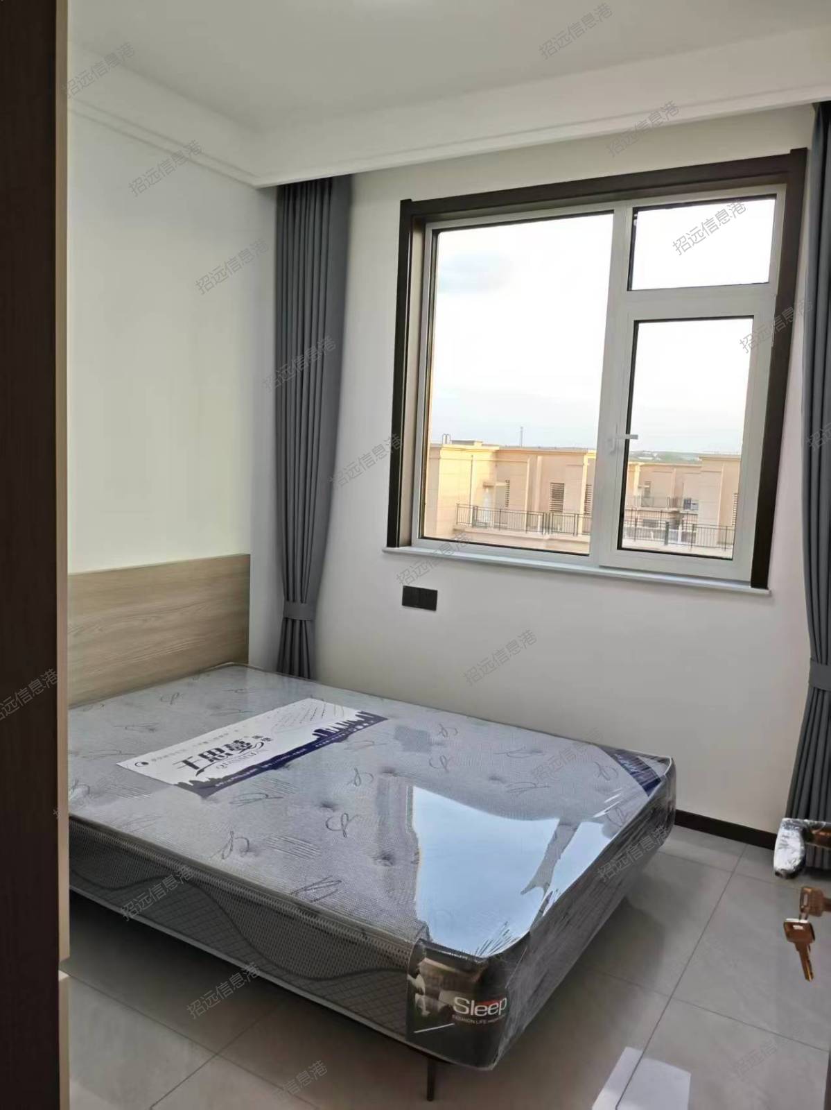 龙馨世家，99.9+5平，三室二厅全屋欧派装修  57.8万