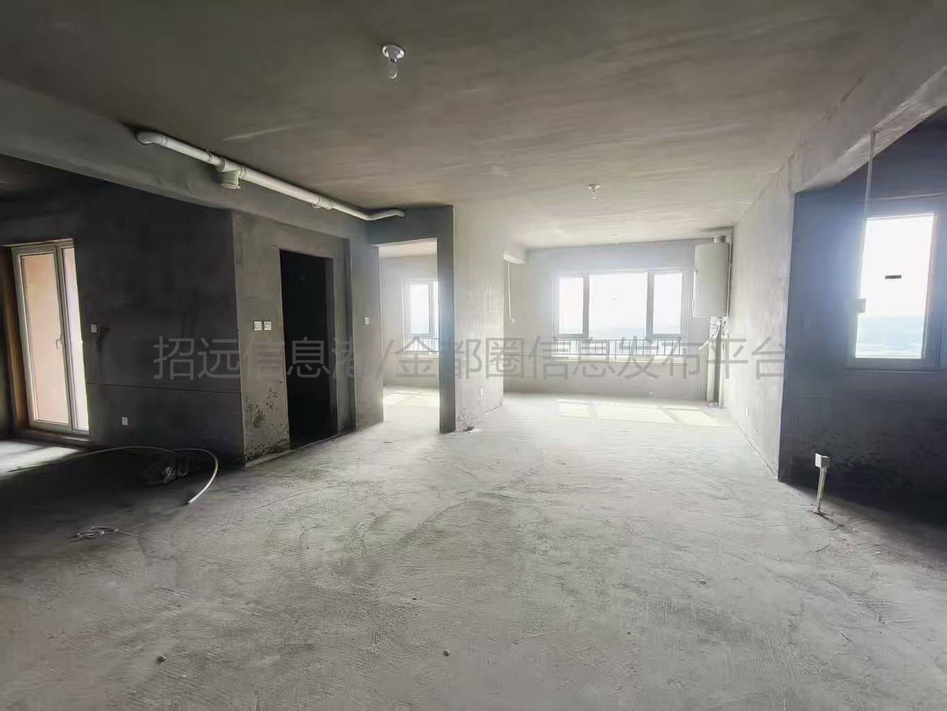 泉鑫花园  毛坯电梯房93平方，带大平台，一口价29.8万