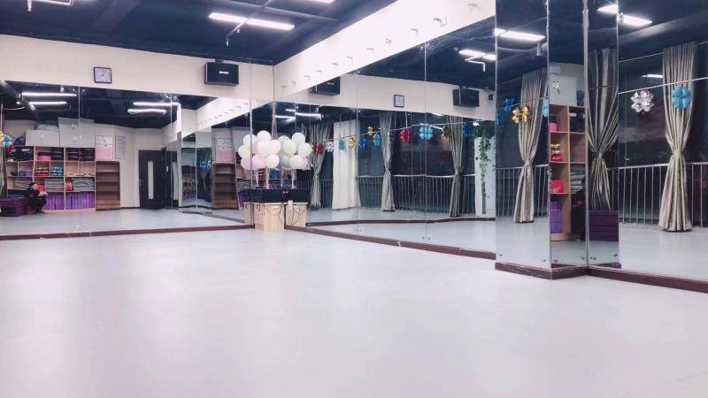 蔡家馨苑二期300多㎡舞蹈工作室，设备、消防通道，证件齐全