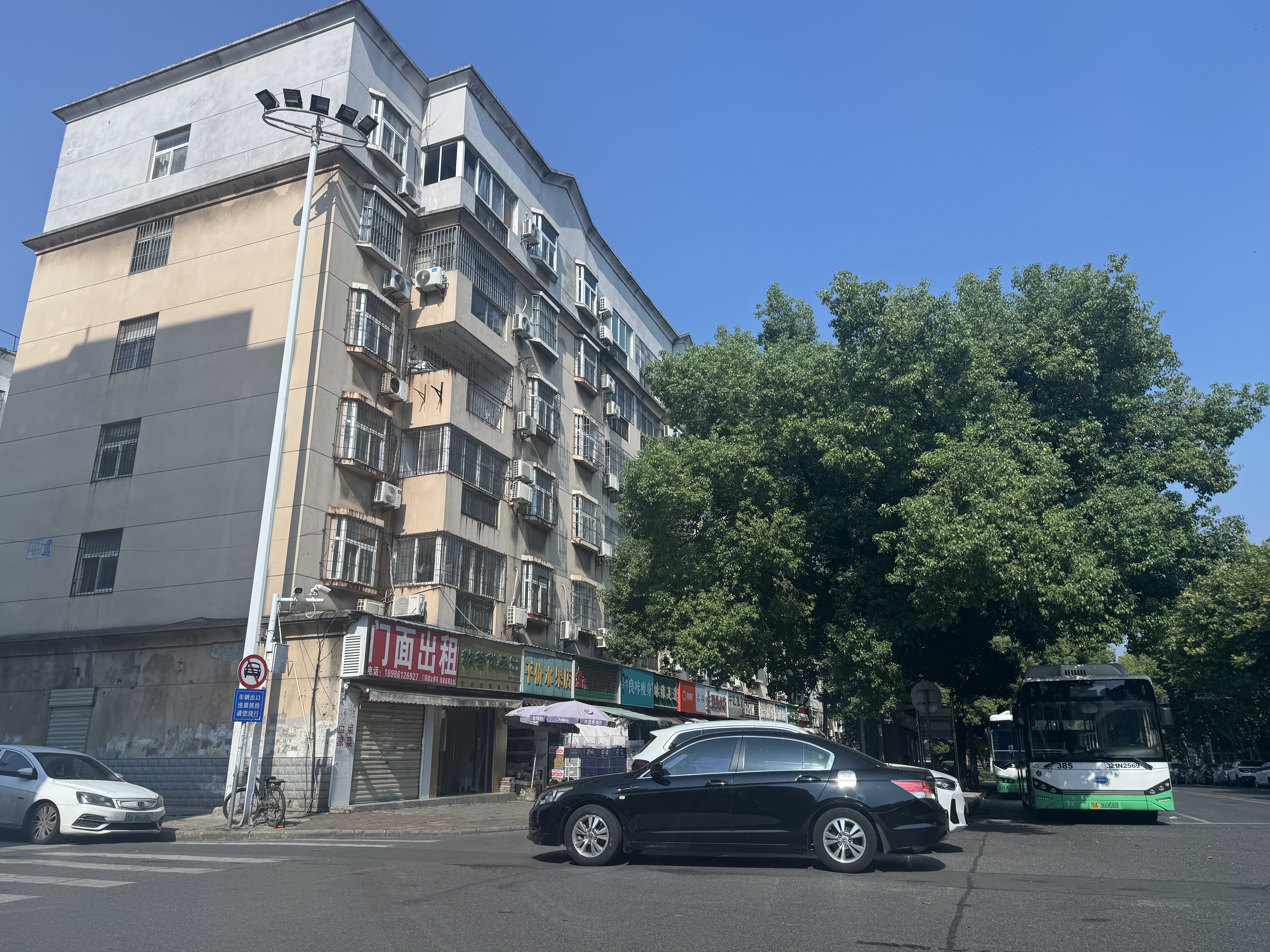 金荷花园临街门面