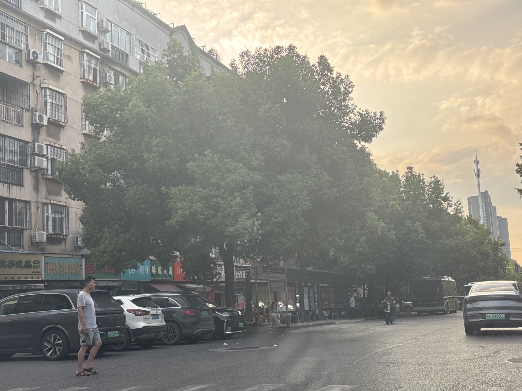 观湖路窗帘一条街旺铺出租