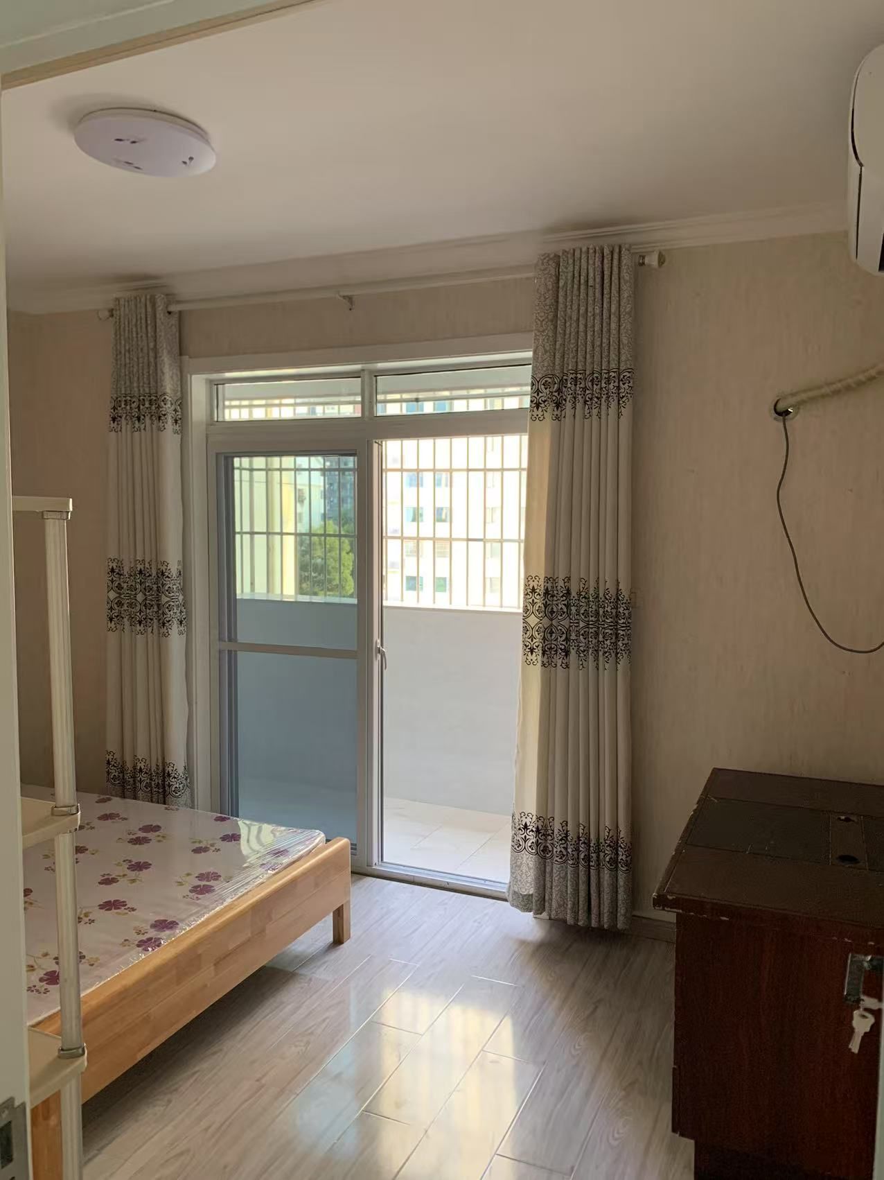 蔡家市场出租四室一厅，价格优惠