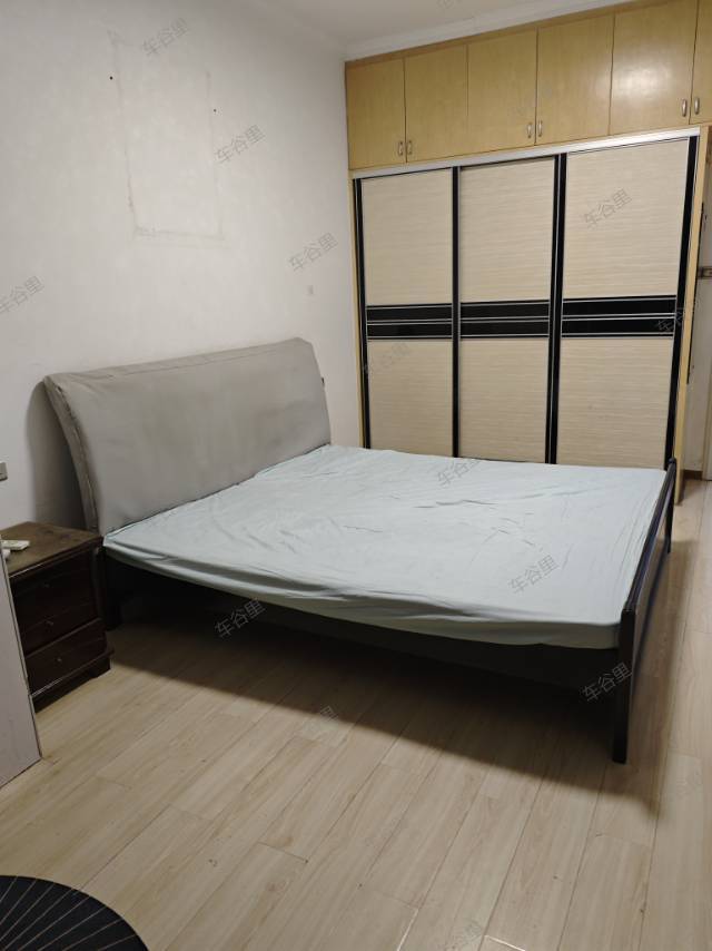 万家湖B区三室两厅出租