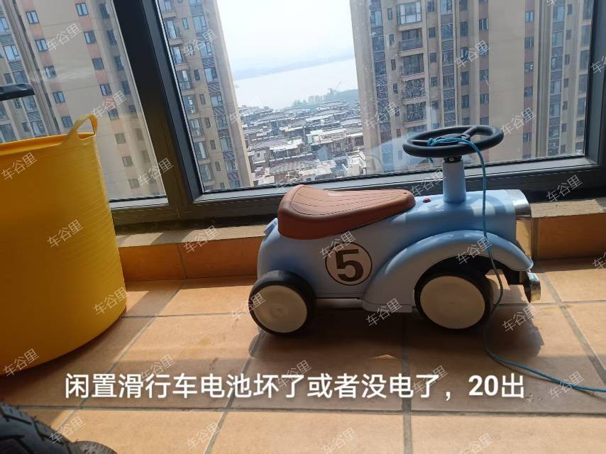 儿童滑行车