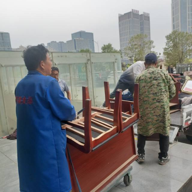 本公司，专业搬家拉货，证件齐全，公司搬家提供正规发票; 汽车