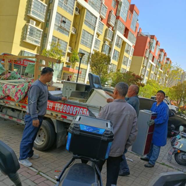 本公司，专业搬家拉货，证件齐全，公司搬家提供正规发票; 汽车