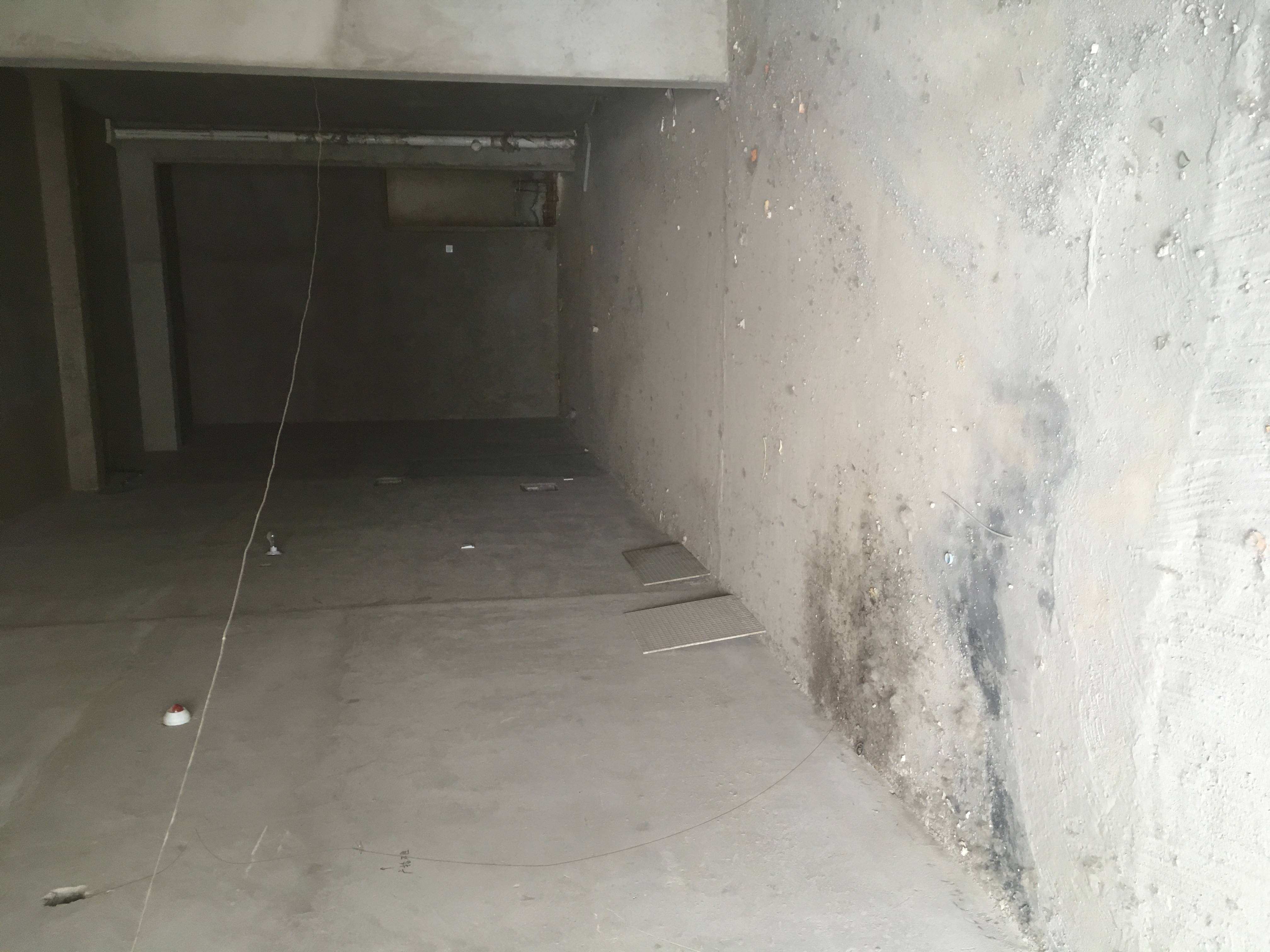临街商铺房东直租，需要可装修，免租半年，郑新路宾悦龙城小区主