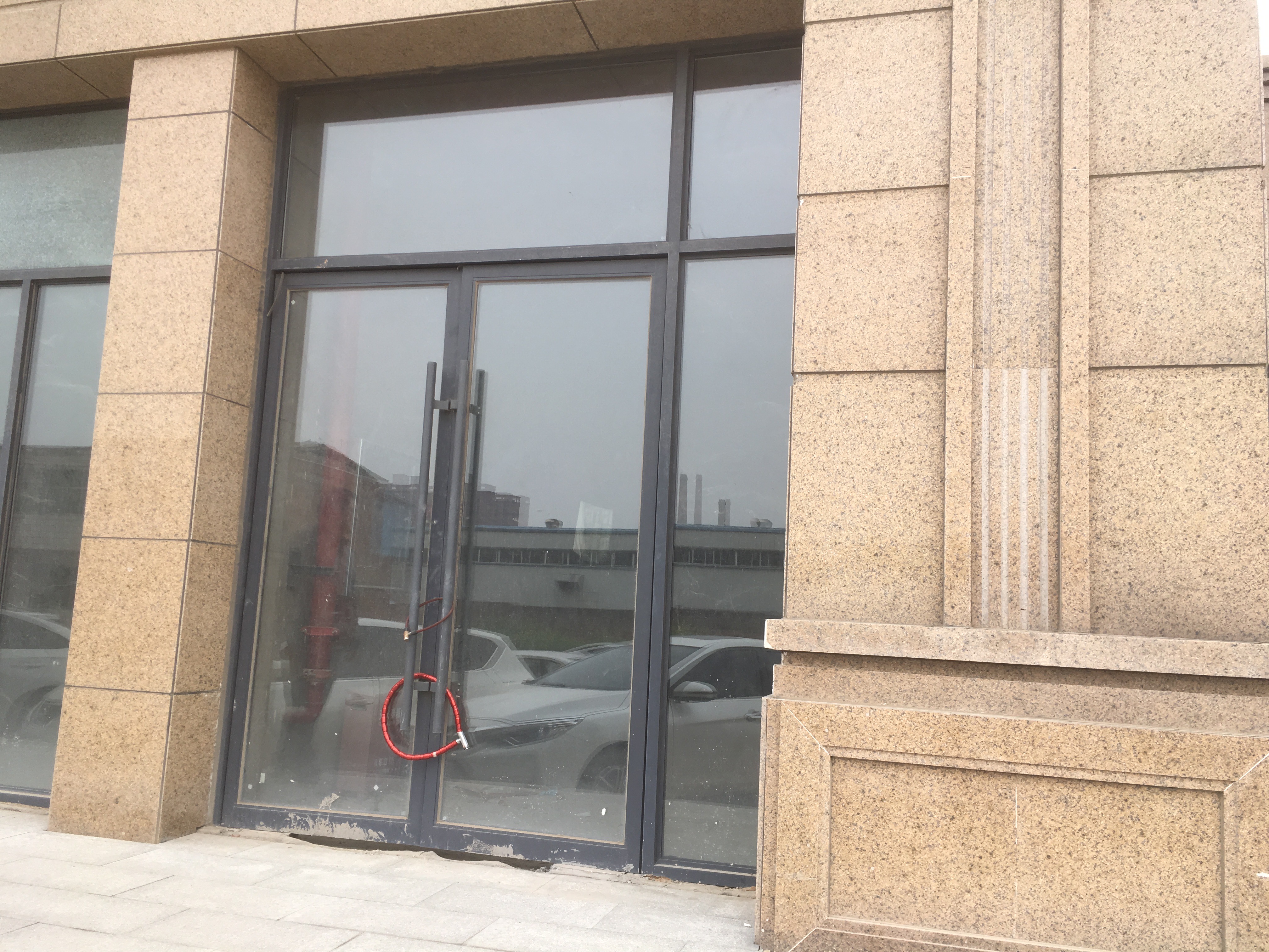 临街商铺房东直租，需要可装修，免租半年，郑新路宾悦龙城小区主