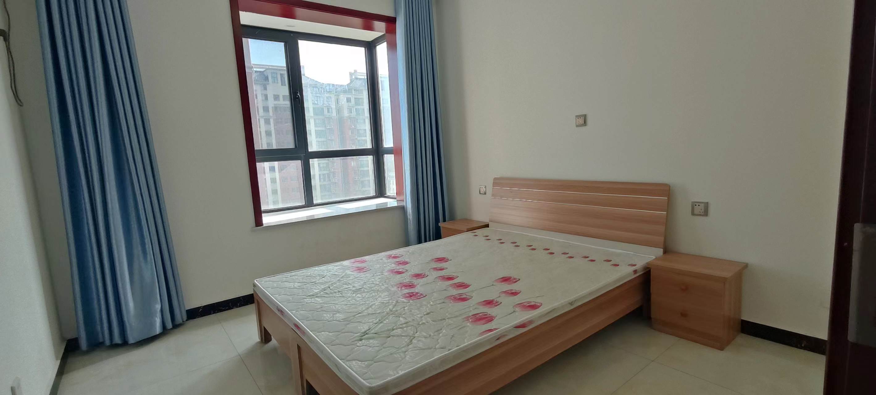 一江弘城学区房，紧邻幼儿园，小学，初中，高中，大学，楼下商业