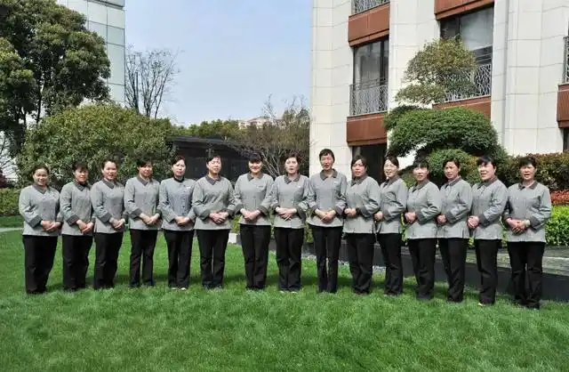 服务项目： 保洁托管 高档写字楼，大型商场，星级酒店，洗