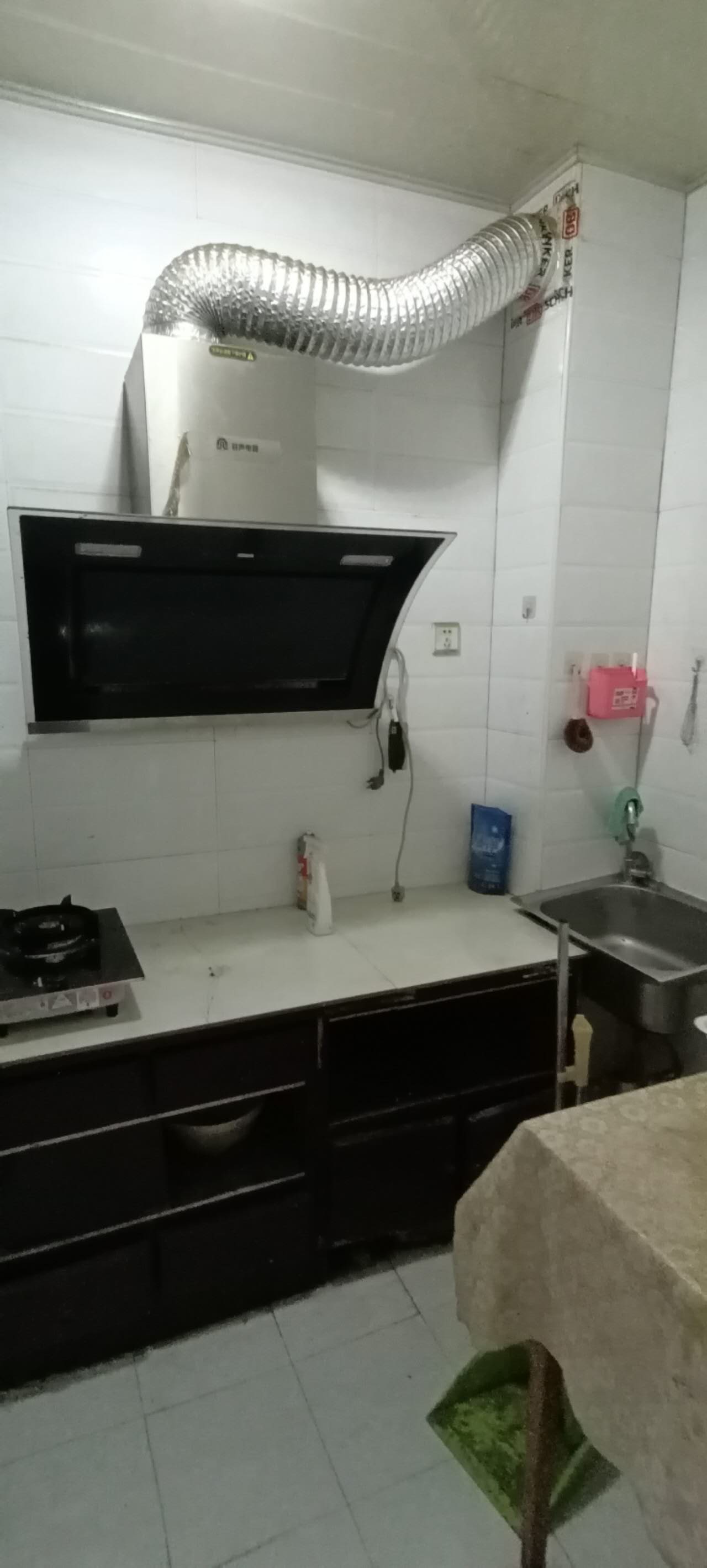 此房位于洧水路中段，新郑市炎黄广场东200米路南，门面房上面