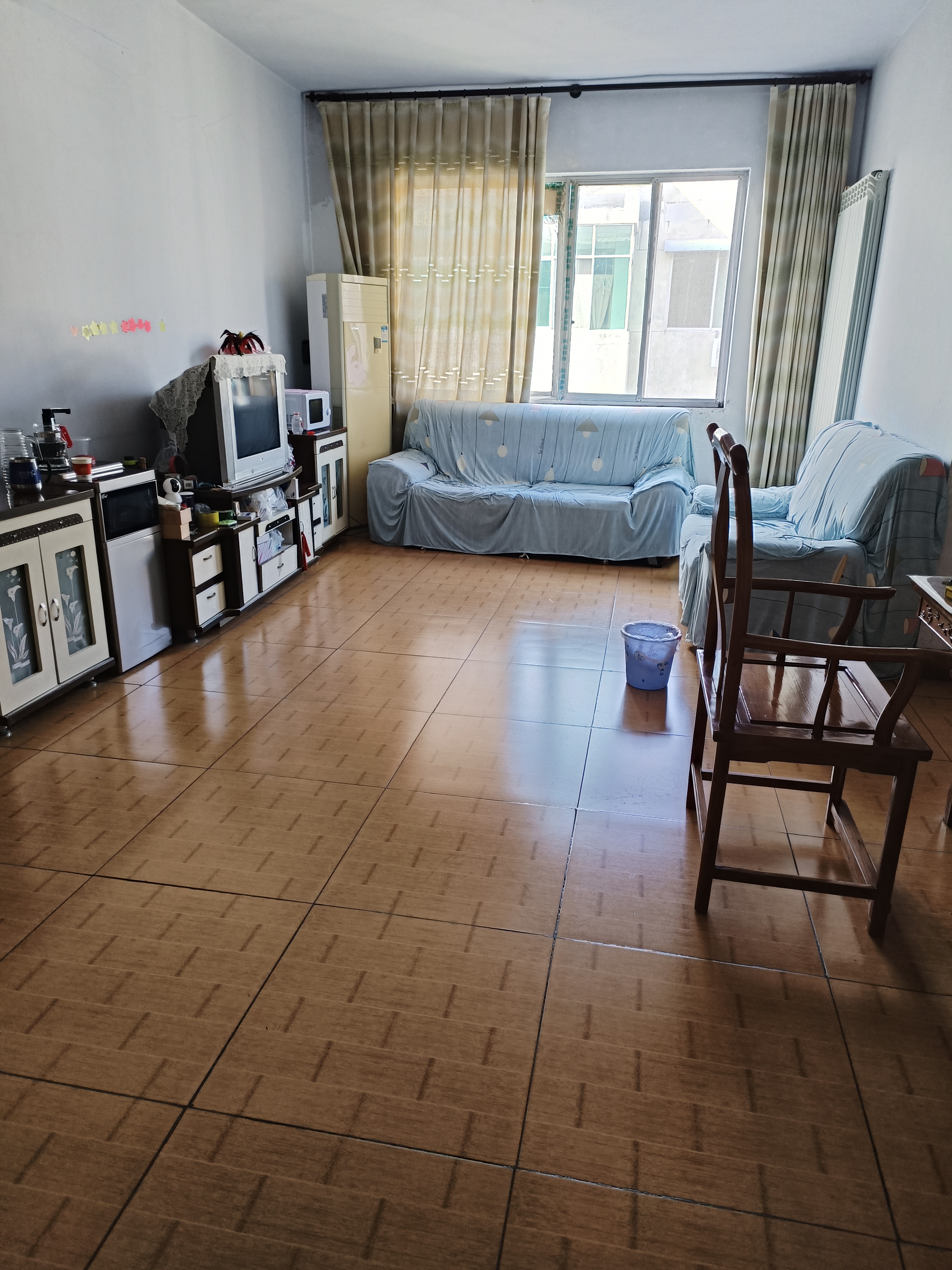 新华路小学对面，紧邻市直幼儿园，新华路小学，实验中学，家电齐