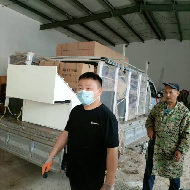 本公司，专业搬家拉货，证件齐全，公司搬家提供正规发票; 汽车