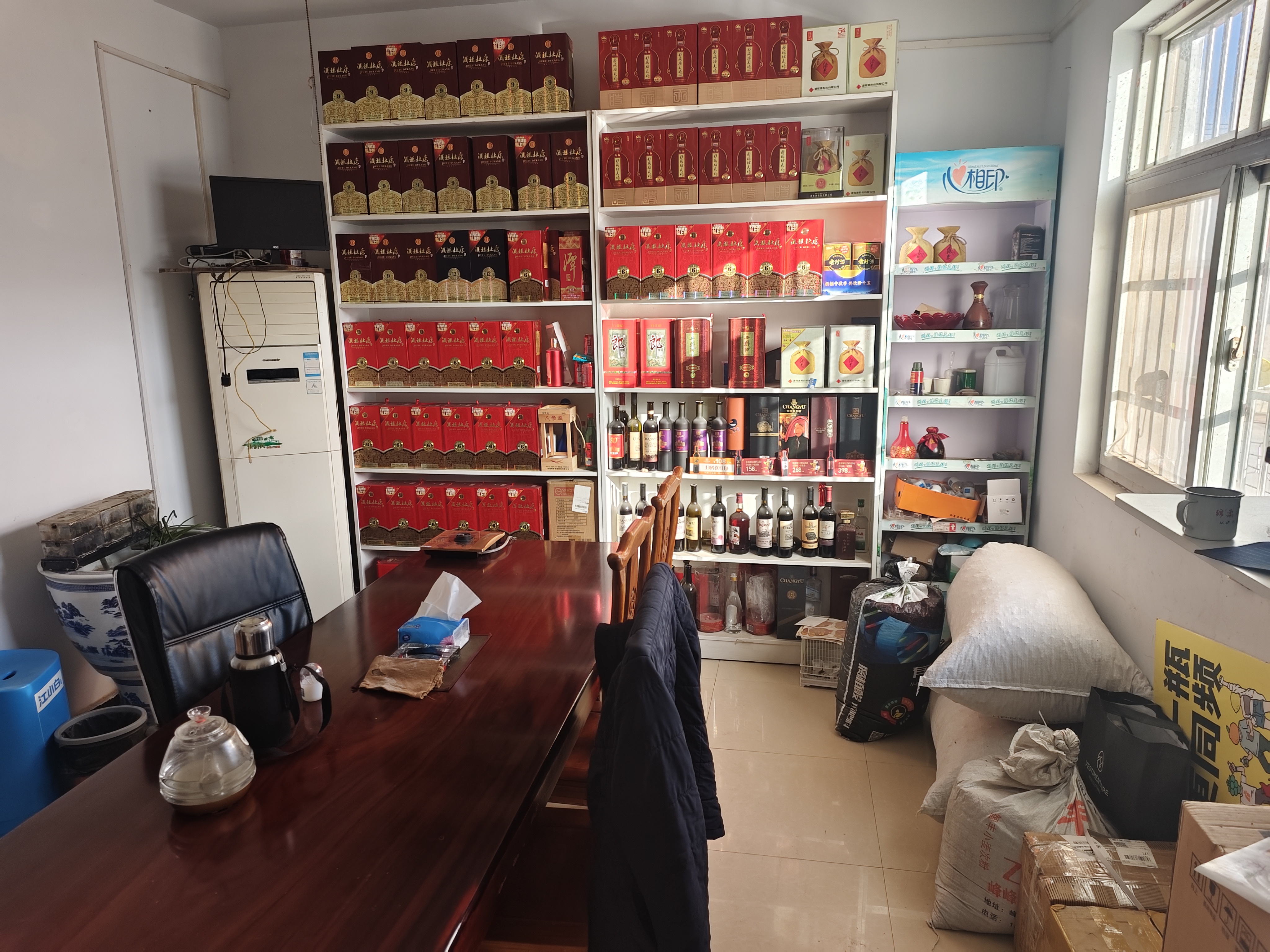 西亚斯附近仓库带院出租