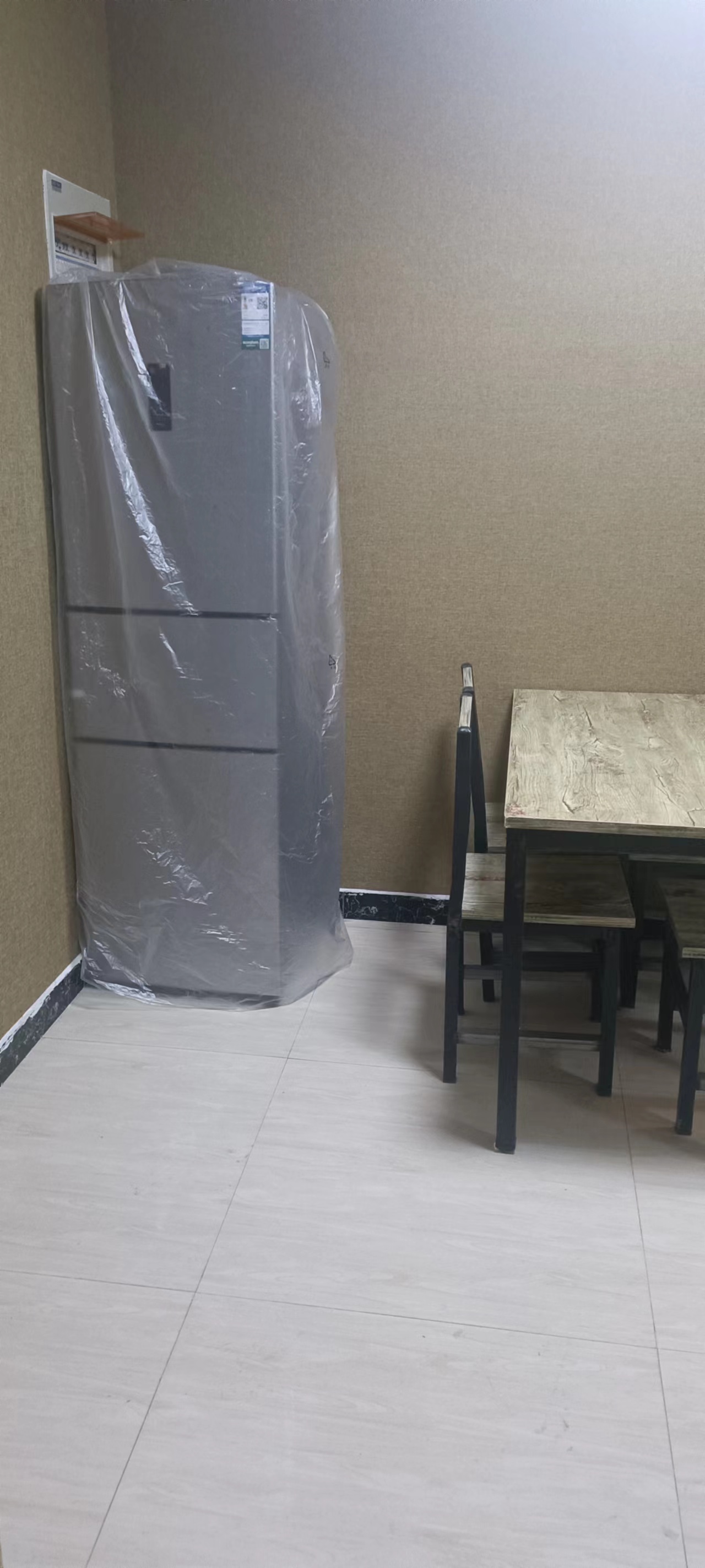位于中华北路李唐庄社区70平方三室一厅一卫房子出租，水电齐全