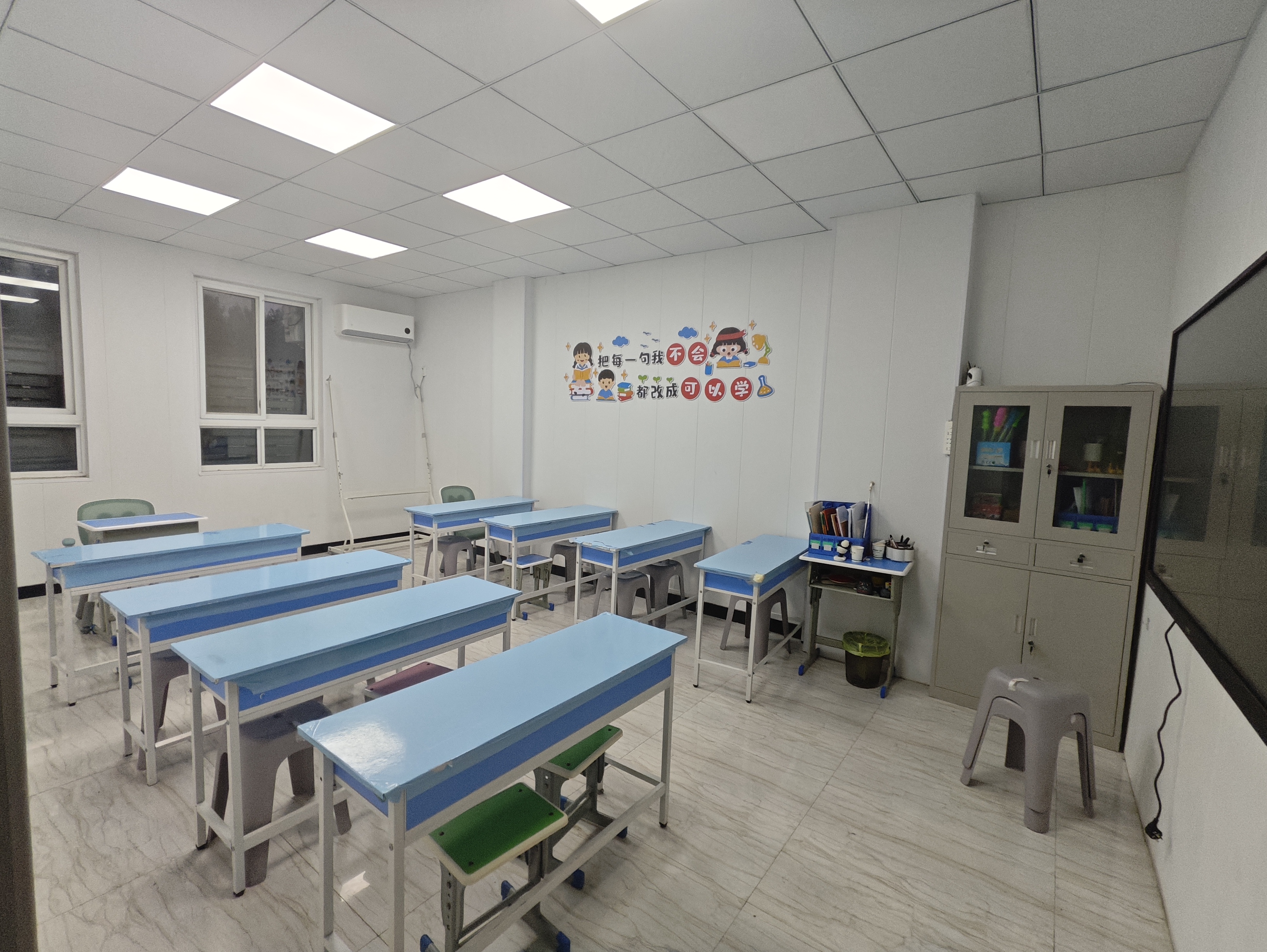 郑韩路党校斜对面，精装修，1楼+2楼