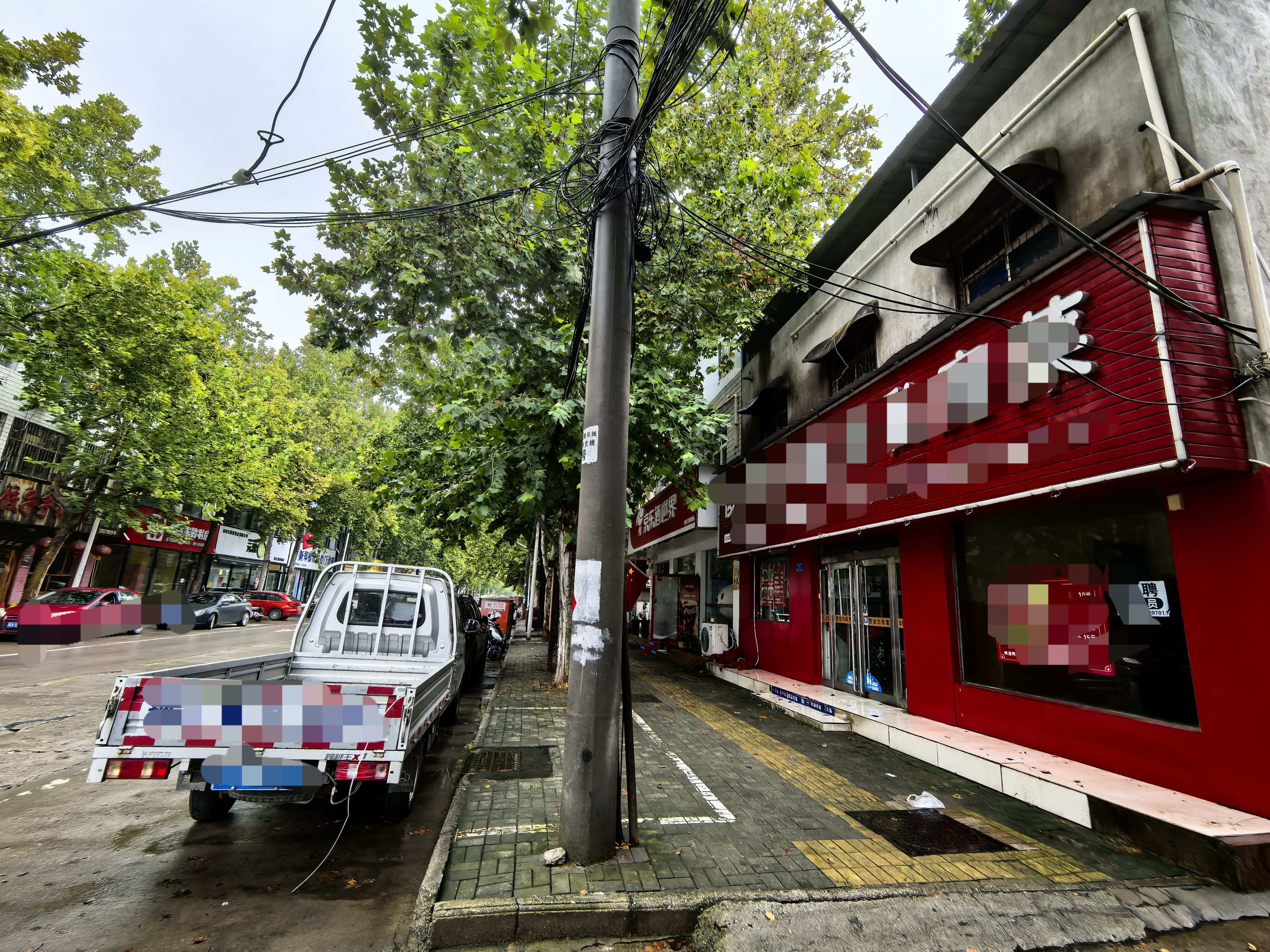新郑市陶文路与中华路交叉口东路南，临街门面两层小院诚意招租，