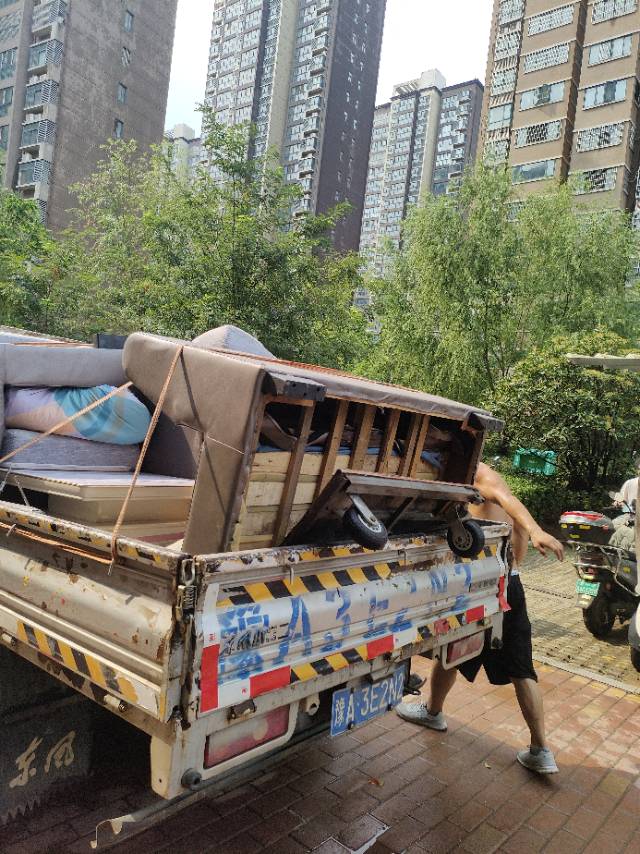 新郑市，专业搬家拉货，拆装家具，拆装空调，拆装电视，保洁，搬