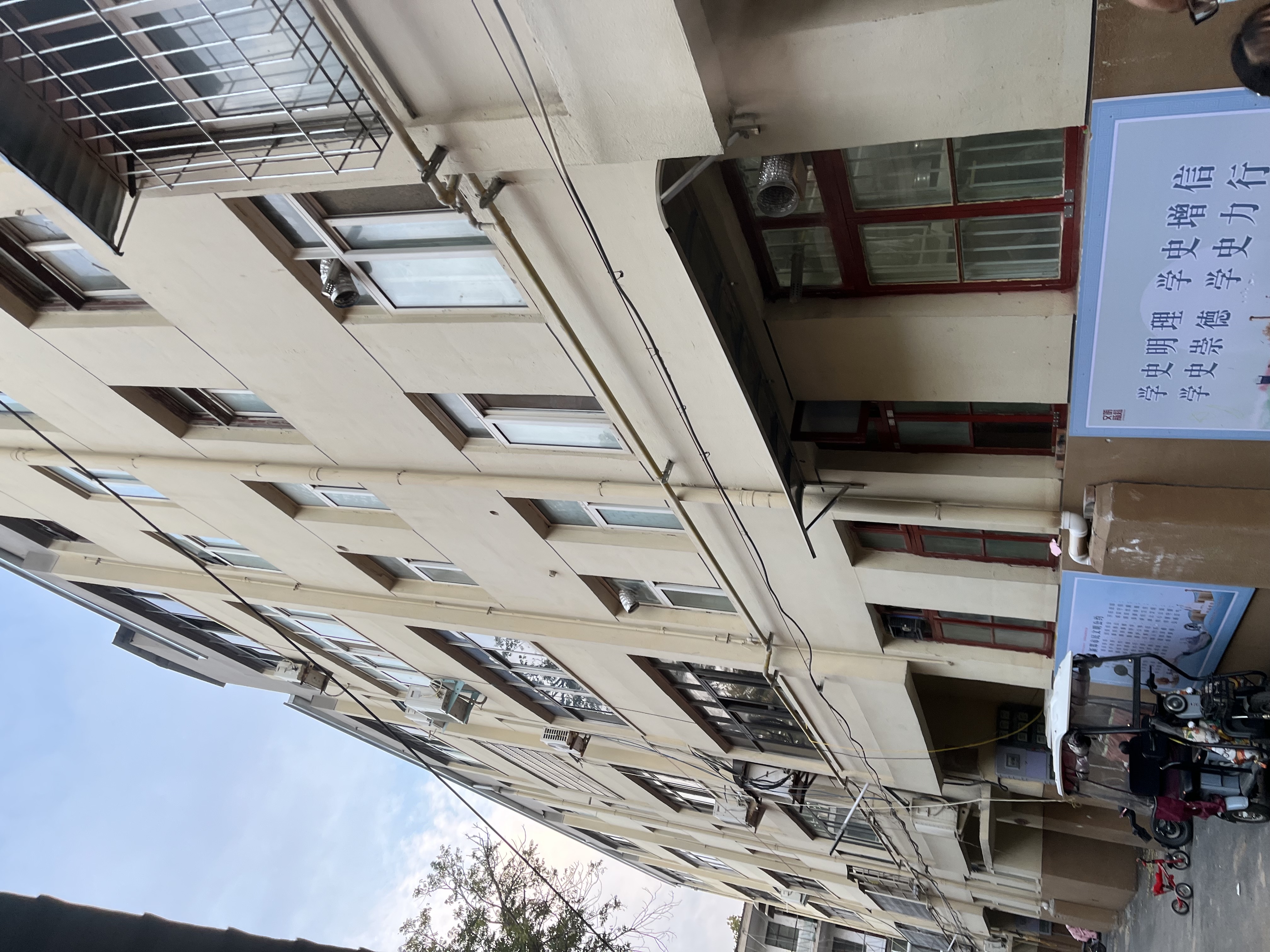 新建路西侧建安小区，紧邻奥斯卡故里影城，黄帝故里。环境僻静，