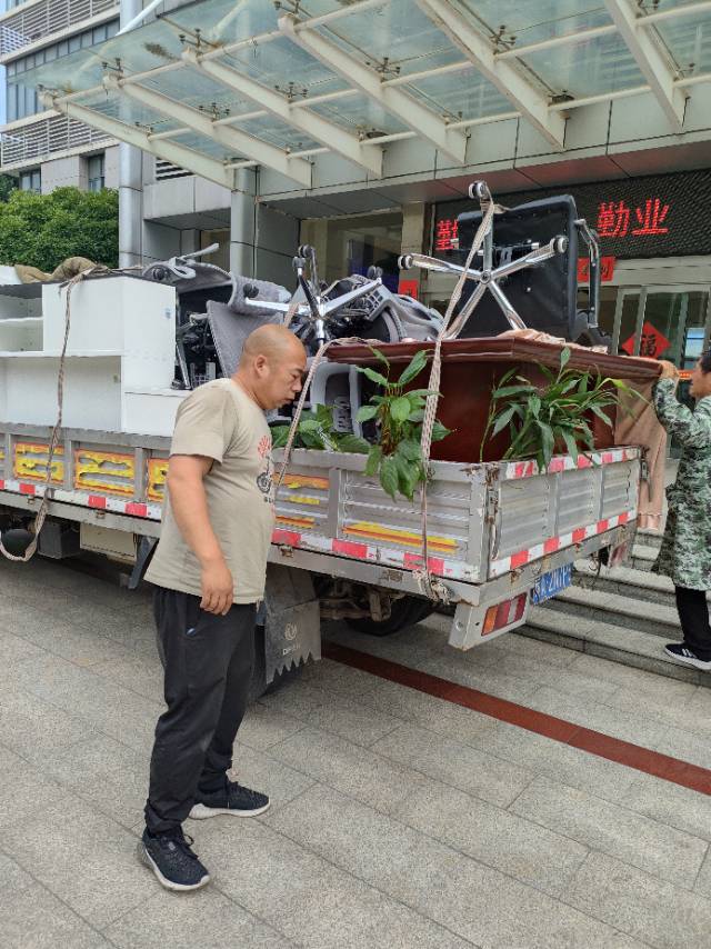 新郑市，专业搬家拉货，拆装家具，拆装空调，拆装电视，保洁，搬
