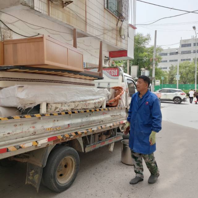 本公司，专业搬家拉货，证件齐全，公司搬家提供正规发票; 汽车