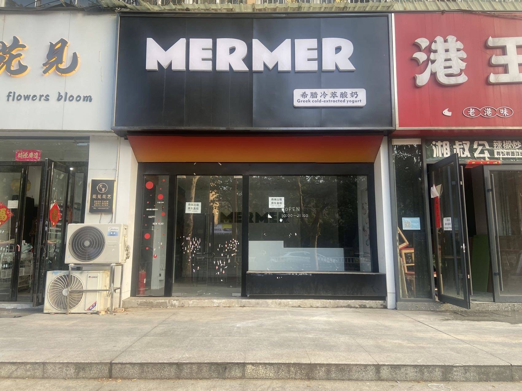 西亚斯对面商铺出租，面积四十平，适合特色小吃，奶茶等各种业态