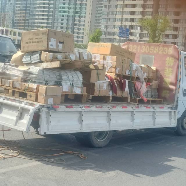 本公司，专业搬家拉货，证件齐全，公司搬家提供正规发票; 汽车
