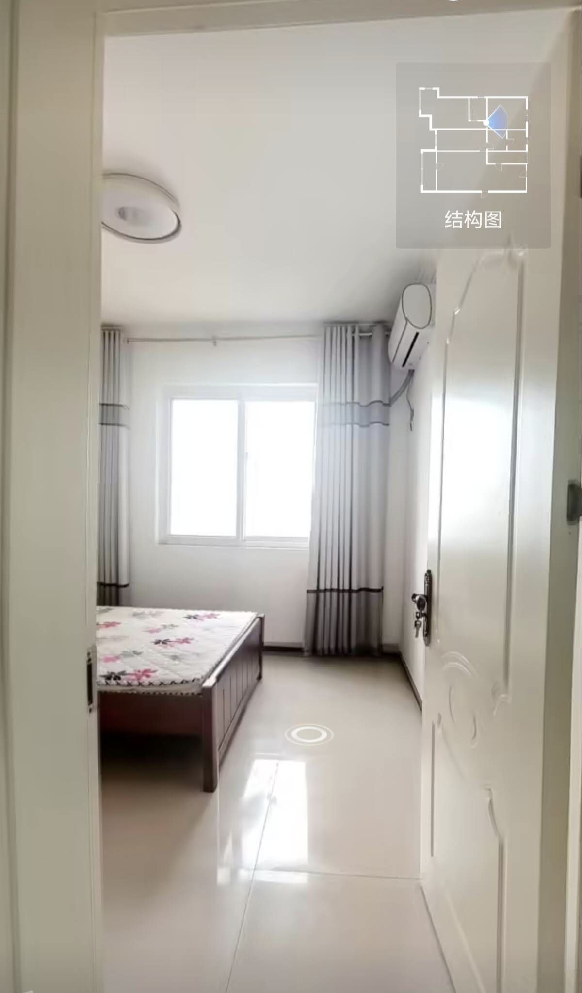新郑高中附近坤宇凯旋城，电梯中楼层，家具家电齐全，三室两厅两